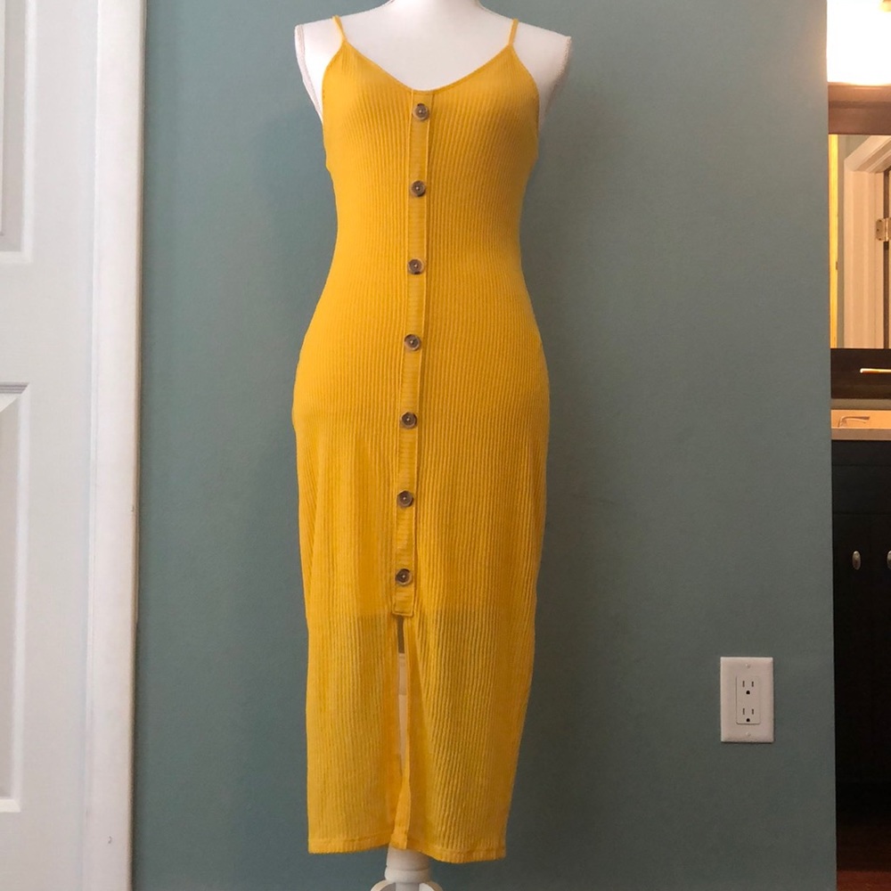 Long tight yellow dress with buttons
